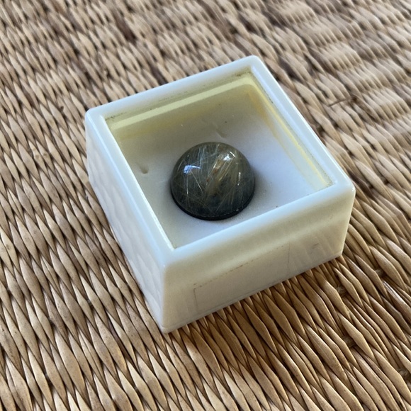 Rutilated quartz and onyx doublet cabachon 16mm - Picture 5 of 5